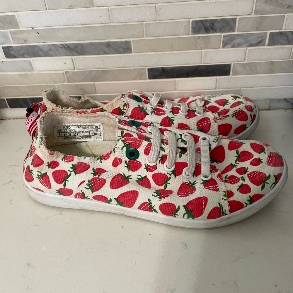 Vionic Beach Pismo Slip on Strawberry
Print canvas sneakers Terry lined sz 6 - Picture 3 of 9